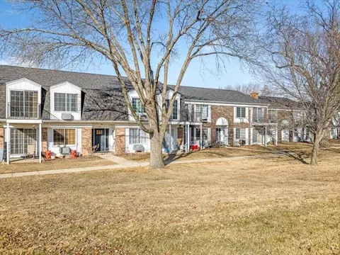 706 Kiwanis Dr, Freeport, IL 61032