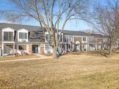 706 Kiwanis Dr, Freeport, IL 61032