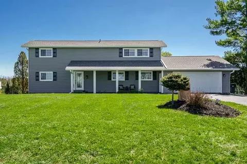 12561 Greensview Dr, Roscoe, IL 61073