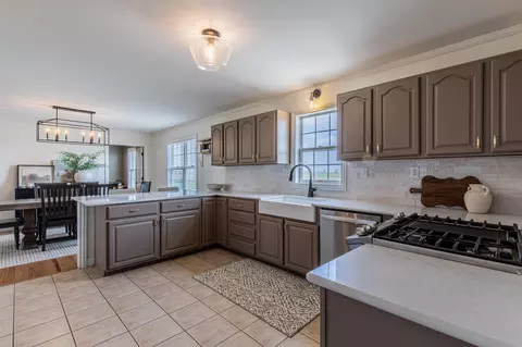 Kitchen - 4322 N Us Rt 34, Mendota, IL 61342 photo 2 of 6