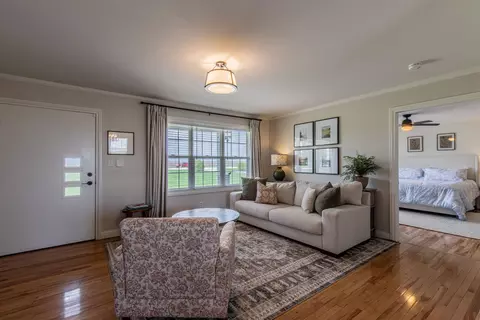 Living - 4322 N Us Rt 34, Mendota, IL 61342 photo 3 of 3