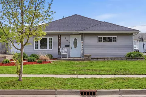 1108 Harvey Dr, Sterling, IL 61081
