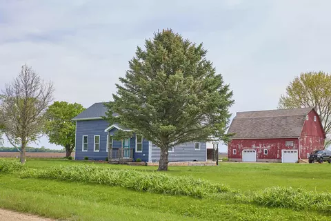 324 Wixon Pit Rd, Earlville, IL 60518