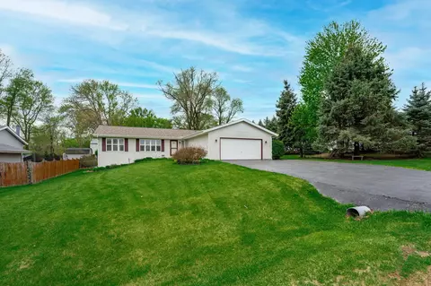 988 Thickett Trl, Roscoe, IL 61073