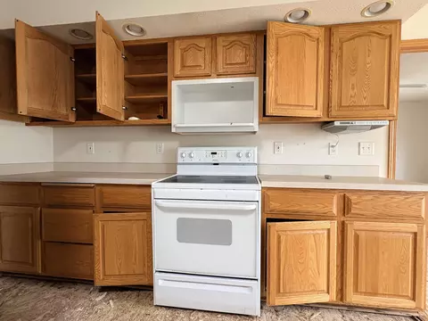 Kitchen - 481 Marstonmoor Rd, Davis, IL 61019 photo 2 of 3