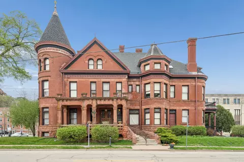 504 Bluff St, Dubuque, IA 52001