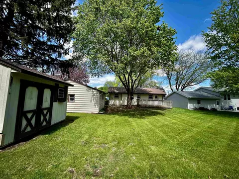 Exterior - 425 11th St, Pecatonica, IL 61063 photo 5 of 7