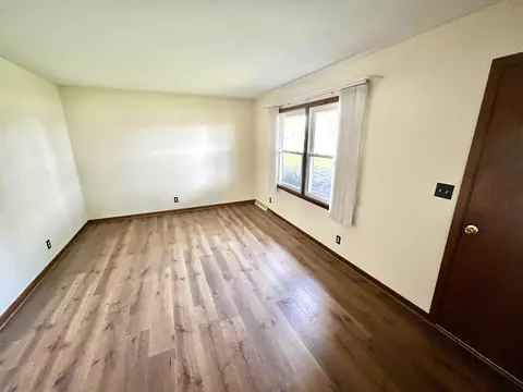 Living - 425 11th St, Pecatonica, IL 61063 photo 3 of 4