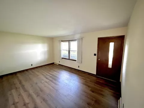 Living - 425 11th St, Pecatonica, IL 61063 photo 1 of 4