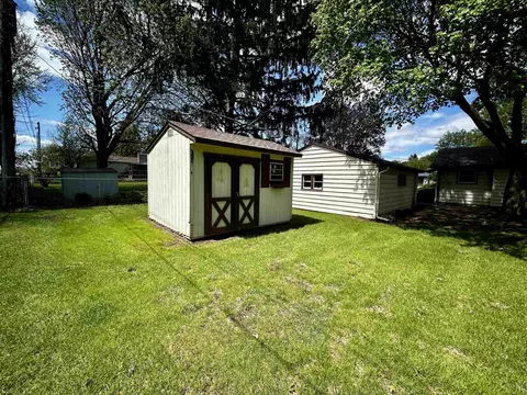 Exterior - 425 11th St, Pecatonica, IL 61063 photo 4 of 7