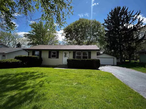 Exterior - 425 11th St, Pecatonica, IL 61063 photo 2 of 7