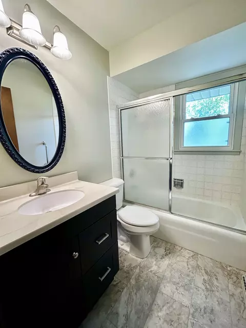 Bath - 425 11th St, Pecatonica, IL 61063 photo 1 of 1