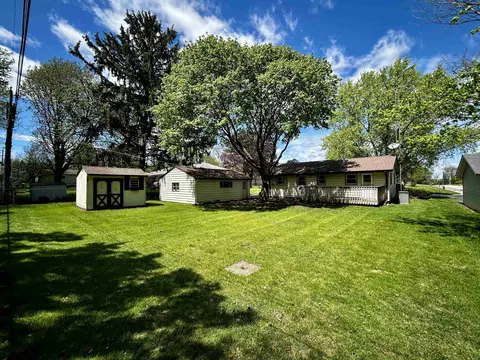 Exterior - 425 11th St, Pecatonica, IL 61063 photo 3 of 7