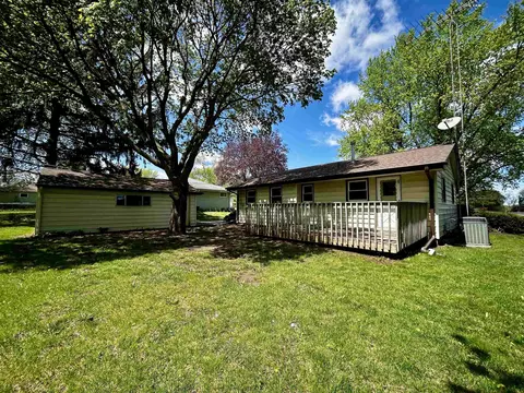 Exterior - 425 11th St, Pecatonica, IL 61063 photo 6 of 7