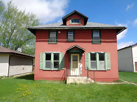106 W Second St, Leaf River, IL 61047
