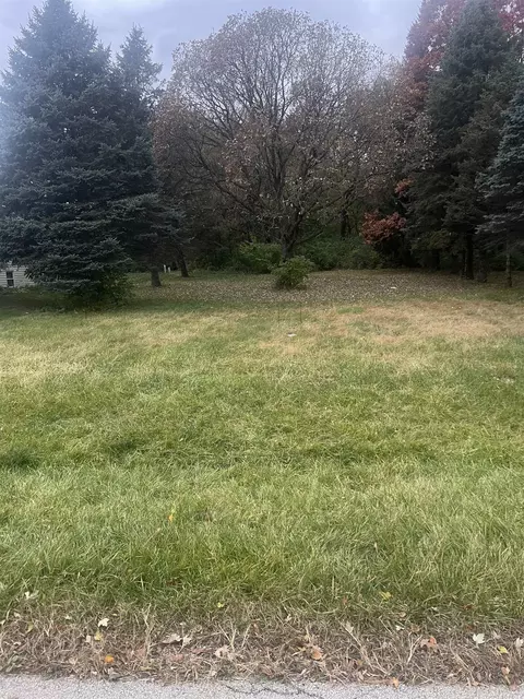 160 Columbia Nw St, Poplar Grove, IL 61065