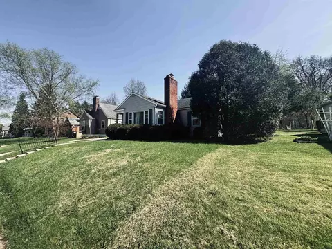 1331 W Logan St, Freeport, IL 61032