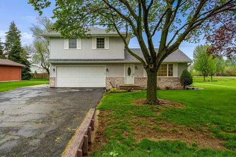 10355 Banyan Dr, Machesney Park, IL 61115