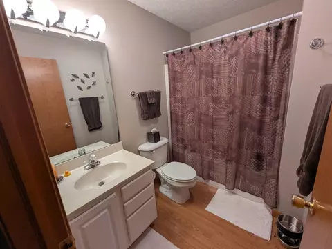 Bath - 1261 Lake Summerset Rd, Lake Summerset, IL 61019 photo 2 of 3