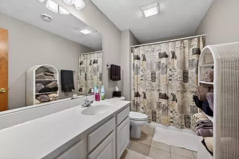 Bath - 1261 Lake Summerset Rd, Lake Summerset, IL 61019 photo 3 of 3