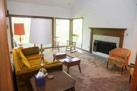 Living - 2648 Shepard Dr, Freeport, IL 61032 photo 4 of 14