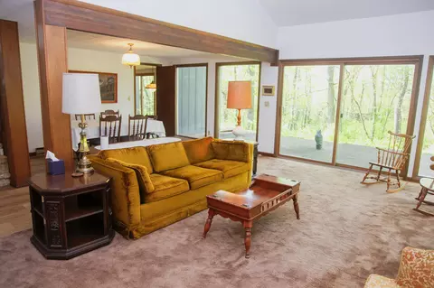 Living - 2648 Shepard Dr, Freeport, IL 61032 photo 5 of 14