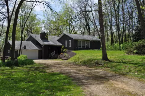 Exterior - 2648 Shepard Dr, Freeport, IL 61032 photo 2 of 10