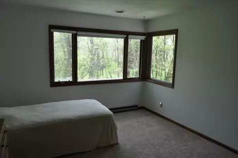 Bedroom - 2648 Shepard Dr, Freeport, IL 61032 photo 6 of 11
