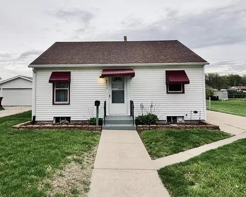 4933 Illinois St, Loves Park, IL 61111
