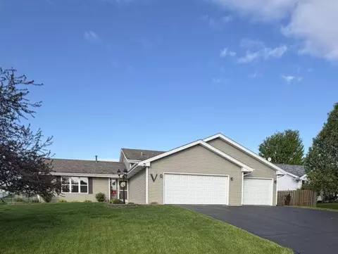 532 Autumnwolf Dr, Davis Junction, IL 61020