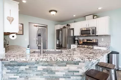 Kitchen - 640 Par Pl, Belvidere, IL 61008 photo 1 of 5