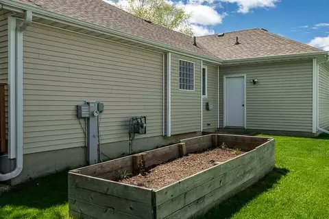 Exterior - 640 Par Pl, Belvidere, IL 61008 photo 5 of 9