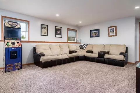 Living - 640 Par Pl, Belvidere, IL 61008 photo 6 of 6