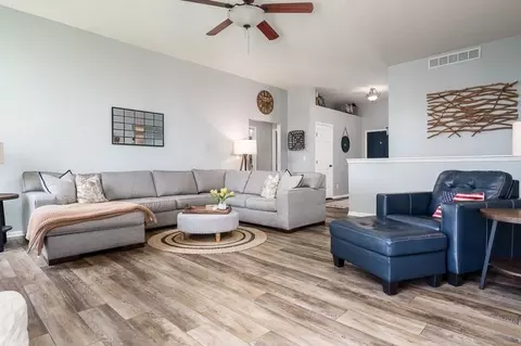 Living - 640 Par Pl, Belvidere, IL 61008 photo 5 of 6