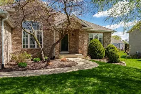 Exterior - 640 Par Pl, Belvidere, IL 61008 photo 2 of 9