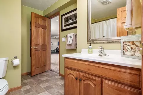 Bath - 640 Par Pl, Belvidere, IL 61008 photo 3 of 3