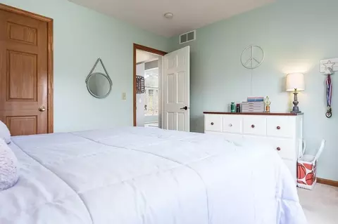 Bedroom - 640 Par Pl, Belvidere, IL 61008 photo 5 of 9