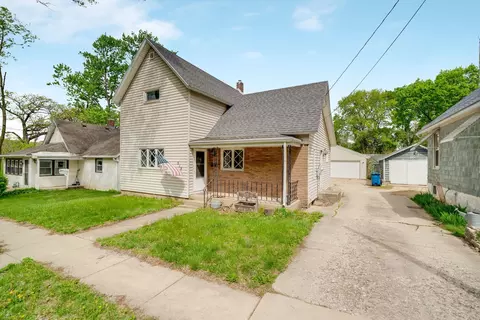 519 W 8th St, Dixon, IL 61021