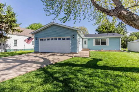 209 Brown St, Earlville, IL 60518