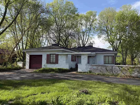 1822 E State St, Rockford, IL 61104