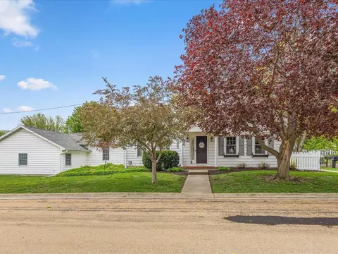 101 S Hickory St, Shannon, IL 61078