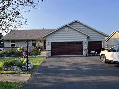 525 W Maple Ave, Stockton, IL 61085
