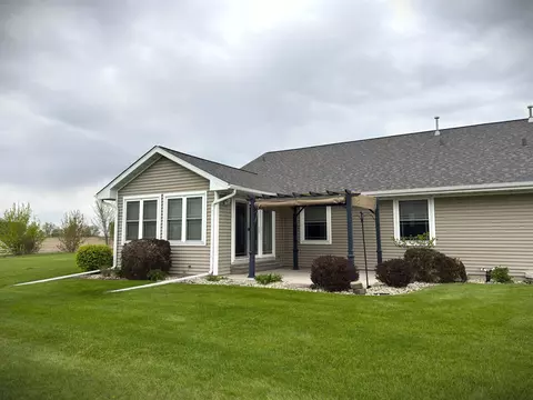 512 Thomas Ave, Winnebago, IL 61088 photo 2