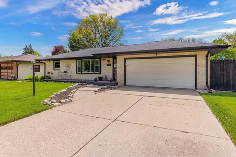4615 Newcastle Rd, Rockford, IL 61108