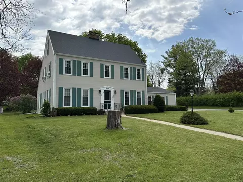 Exterior - 253 Park Crest Dr, Freeport, IL 61032 photo 3 of 11
