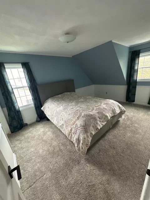 Bedroom - 253 Park Crest Dr, Freeport, IL 61032 photo 11 of 14