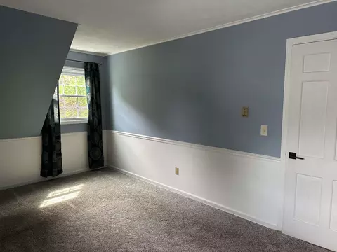 Bedroom - 253 Park Crest Dr, Freeport, IL 61032 photo 10 of 14