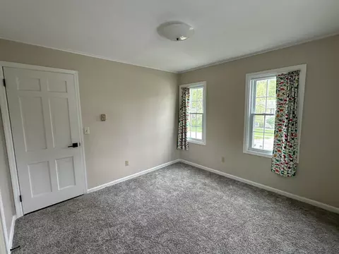 Bedroom - 253 Park Crest Dr, Freeport, IL 61032 photo 4 of 14