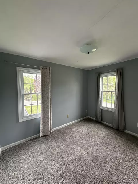 Bedroom - 253 Park Crest Dr, Freeport, IL 61032 photo 2 of 14