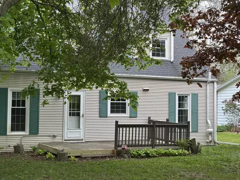 Exterior - 253 Park Crest Dr, Freeport, IL 61032 photo 8 of 11